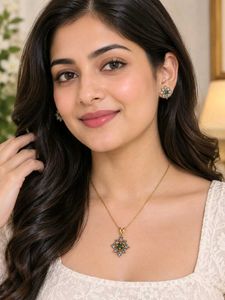 Elegant Flower Shaped Pendent Set