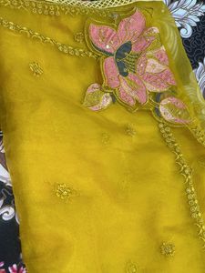 Beautiful Pink &amp; Yellow dupattas…. FOR SALE🗯️🔥🔥