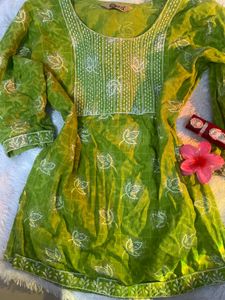 Vibrant Green Kurta with White Embroidery