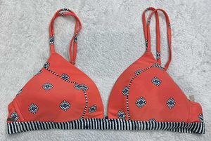 Coral Patterned Bikini Top 🇦🇨