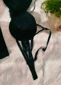 Black Strappy H&amp;Mbra with brief 👍