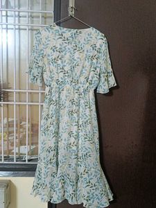 Flowy Leaf Print Midi Dress
