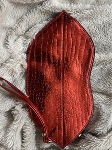 Lip shape pouch