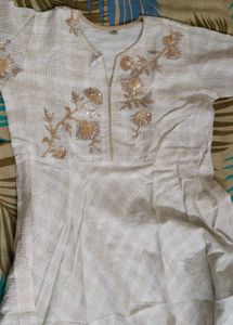 Elegant Embroidered Kurti