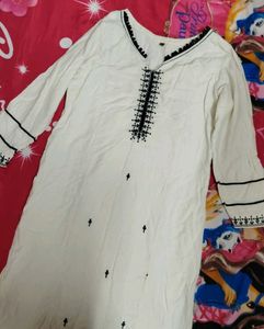 Elegant White Embroidered Kurta