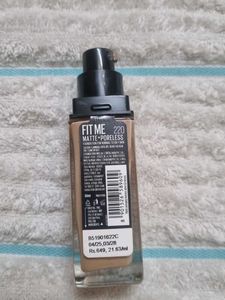 Maybelline Fit Me Foundation 220