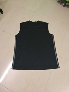 Adidas Sleeveless T-Shirt 🖤
