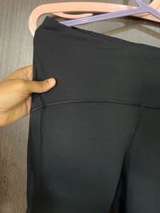 Black sports Leggings with back phone pocket