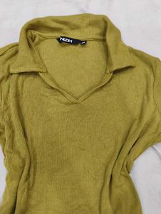 Ribbed Collared V-Neck crop Top