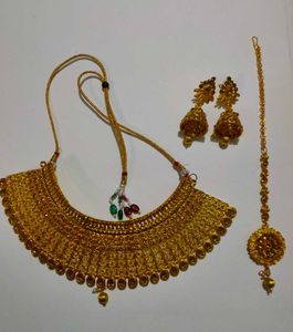 Elegant Gold Finish Necklace Set for Occasions