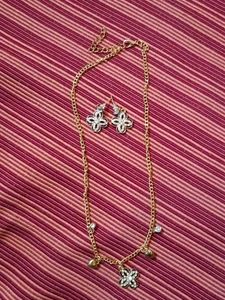 Elegant Gold-Tone Black Clover Jewelry Set (Neckla