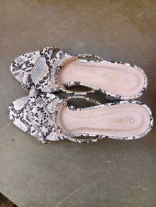 Stylish Snake Print Heeled Sandals