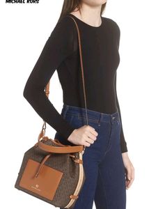 MICHAEL KORS*  *MAEVE MEDIUM BUCKET BAG*