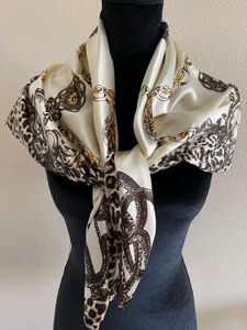 Scarf with Chain and Leopard Print