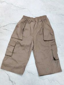 Men's Cargo Capris.  length 26 inch.and 5 po
