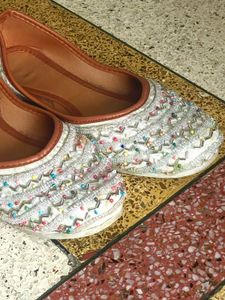 Beautiful Embellished punjabi Jutti