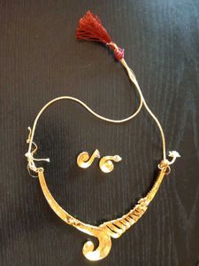 Elegant Gold Necklace and Earring Set