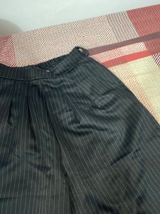 VERO MODA Black and white strips mid lenght pants