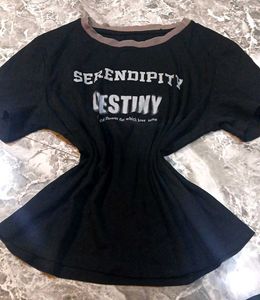 💗a black crop t shirt💗