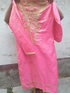 गाउन वेरी गुड कंडीशन