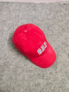 Red Gap Baseball Cap for teenagers