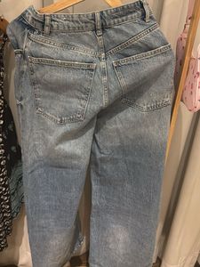ZARA Stylish Light Wash Denim Jeans US-0