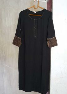 Elegant Black Kurta with Embellished Sleeves