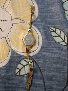 Elegant Gold Sonata Watch