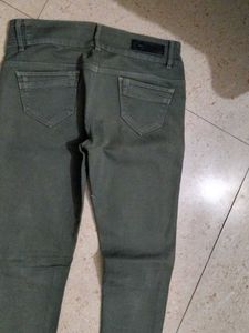 Distressed Olive Skinny Jeans (3 time used)