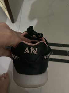 Comfortable Black &amp; Pink Sneakers