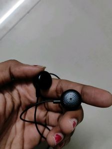 Black Wired Earbuds