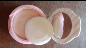 Avon Simply Pretty Pressed Powder