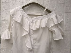 new with tag Chic Off-Shoulder Ruffle Blouse