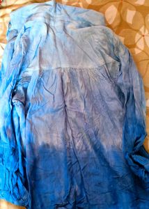 BLUE TIE AND DYE SHIRT.