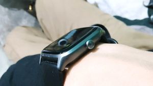 ZEBRONICS Zeb-FitMe Smartwatch, New like Condition