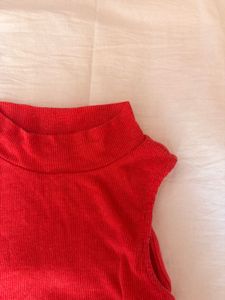 red HM top