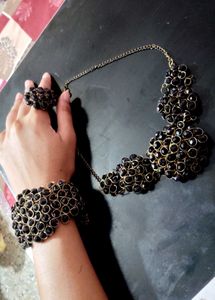 Stunning Black Beaded Jewellery Set