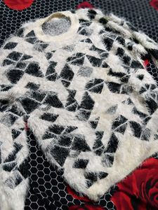 Cozy Geometric Pattern Fuzzy Sweater 🍁