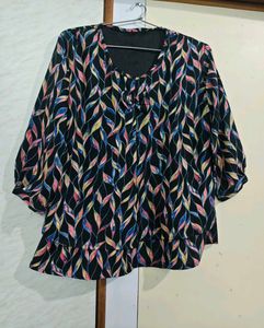 Vibrant Leaf Print Top 🎩