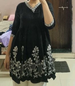 comb pf 4 Embroidered Kurtas🥳💥