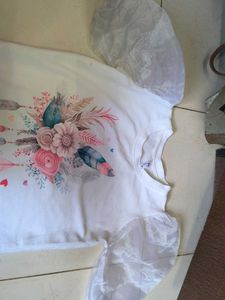 Elegant white top with Ballon sleeves