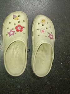 used slipper Clogs with Charms