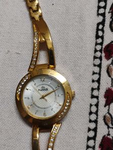 Elegant Gold Watch with Rhinestones