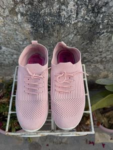 Women's stylish pink sneakers! 🩷