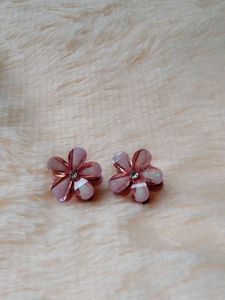 Cute purple flower clutcher