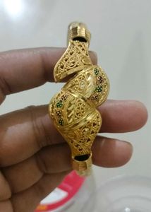 Brand new Exquisite Gold Bangle Bracelet
