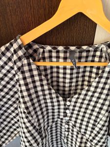 Black &amp; White Gingham Puff Sleeve Top