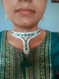 Elegant Emerald &amp; Crystal Necklace Set
