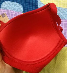 Price Dropped 🎉🎉Branded Red T-shirt Padded Bra