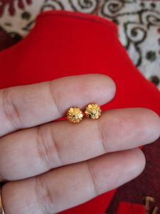 Beautiful Gold Flower Stud Earrings